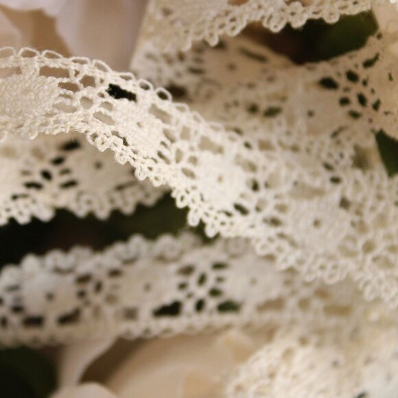 Vintage Lace Trim, Ivory Crochet, .75" Two Yards - Picture 6 of 10